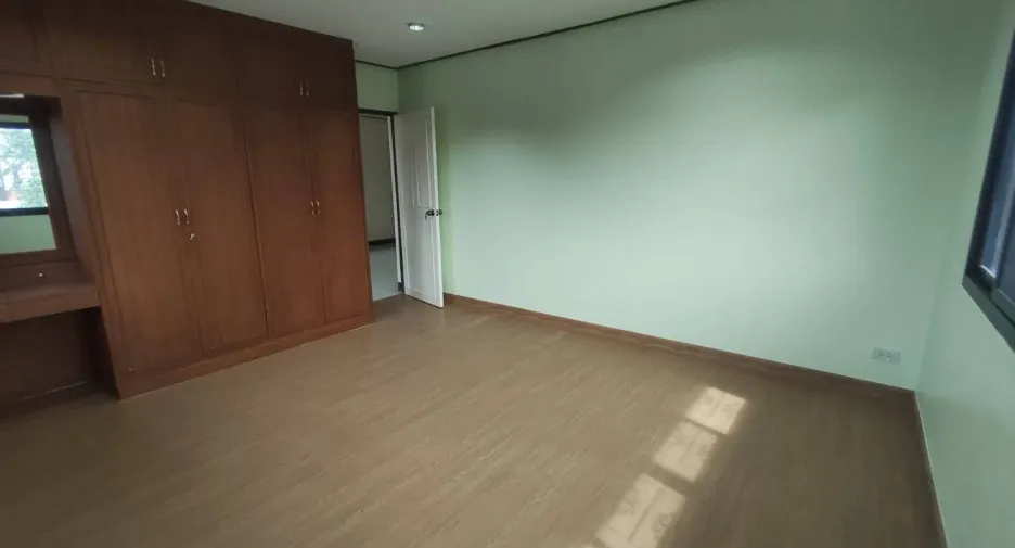 For sale and for rent 5 bedrooms house in Khan Na Yao, Bangkok