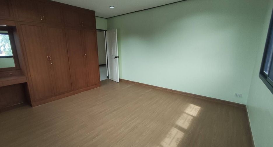 Casa en venta y en alquiler de 5 habitaciones en Khan Na Yao, Bangkok