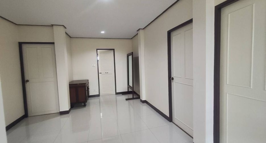 For sale and for rent 5 bedrooms house in Khan Na Yao, Bangkok