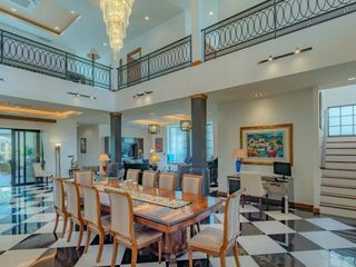 Villa en venta y en alquiler de 8 habitaciones en Thalang, Phuket