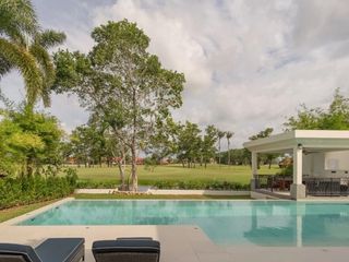 Villa en venta y en alquiler de 8 habitaciones en Thalang, Phuket