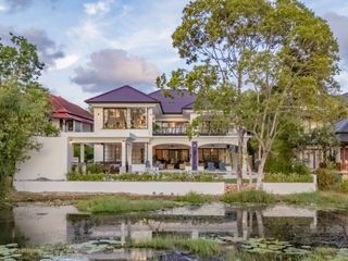 Villa en venta y en alquiler de 8 habitaciones en Thalang, Phuket