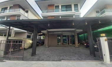 Casa en venta y en alquiler de 7 habitaciones en Prawet, Bangkok