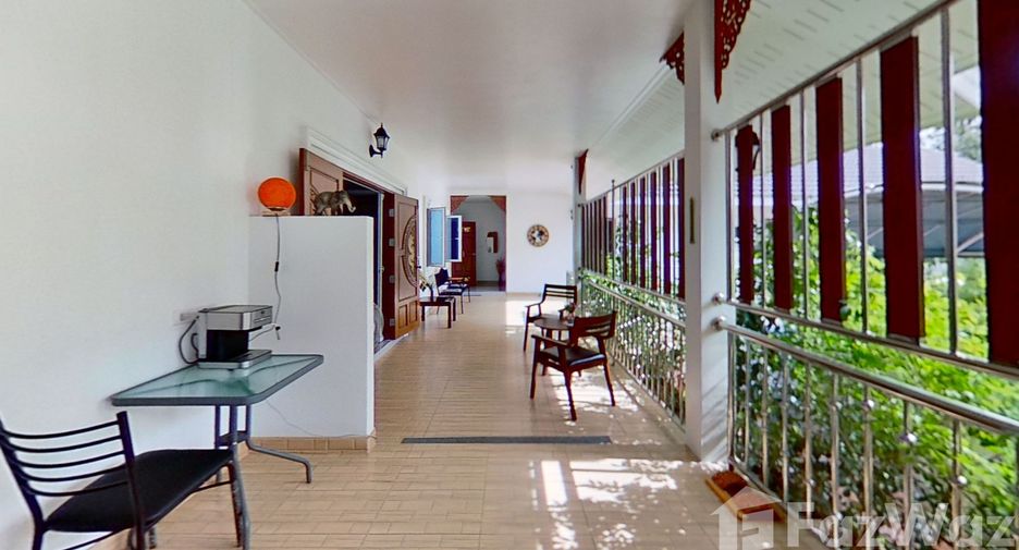 For sale 7 bedrooms villa in San Pa Tong, Chiang Mai