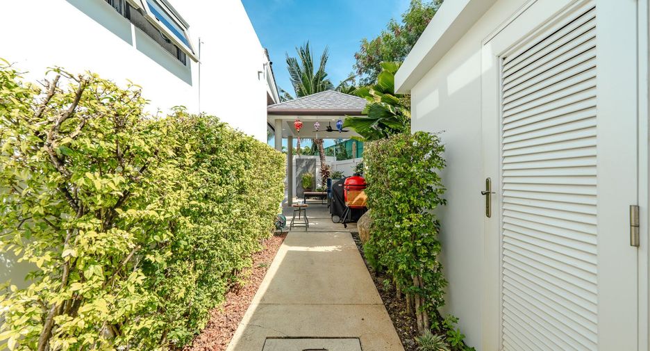For sale 3 bedrooms villa in Mueang Phuket, Phuket