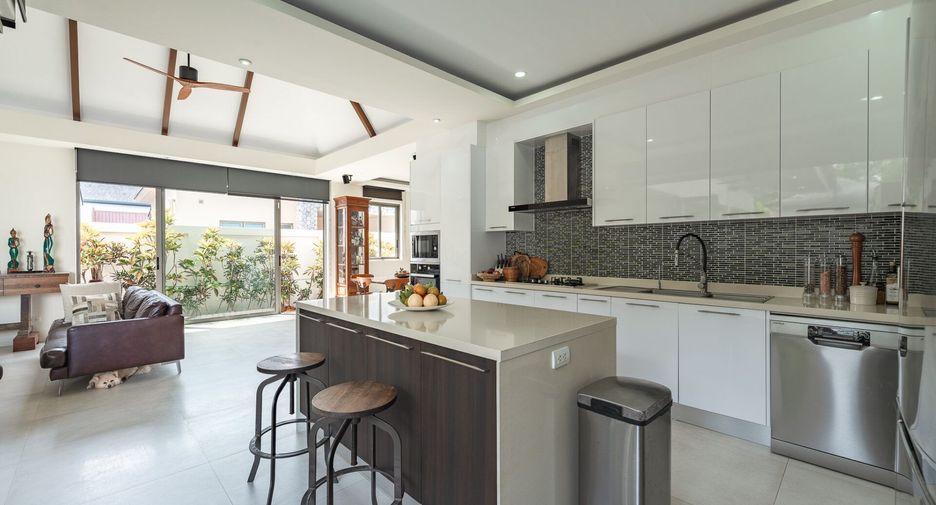 For sale 3 bedrooms villa in Mueang Phuket, Phuket