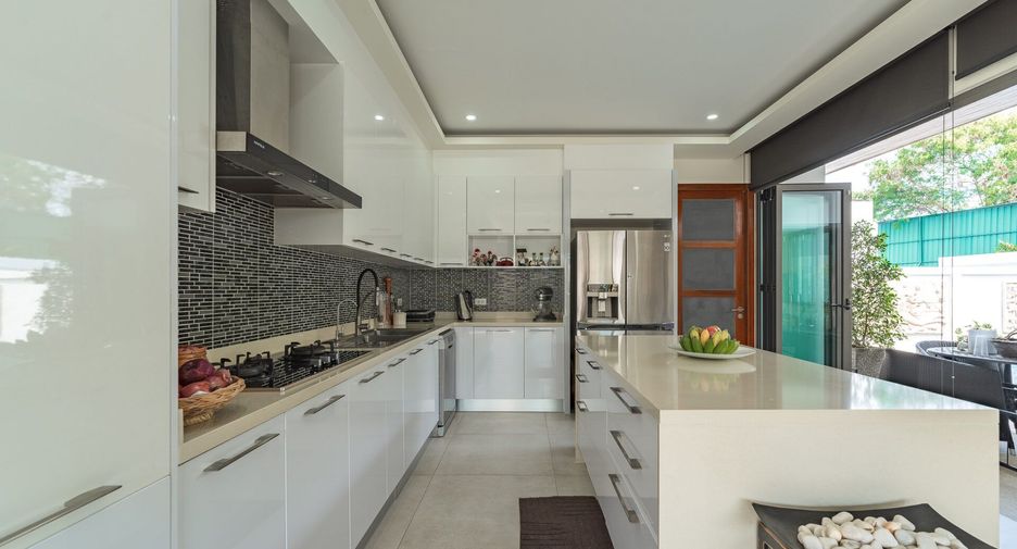 For sale 3 bedrooms villa in Mueang Phuket, Phuket