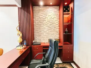 For sale 5 bedrooms townhouse in Lat Phrao, Bangkok