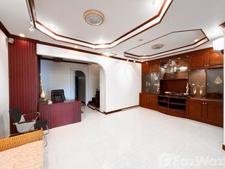 出售 5 卧室 联排别墅 在 Lat Phrao, 曼谷