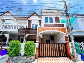 For sale 5 bedrooms townhouse in Lat Phrao, Bangkok