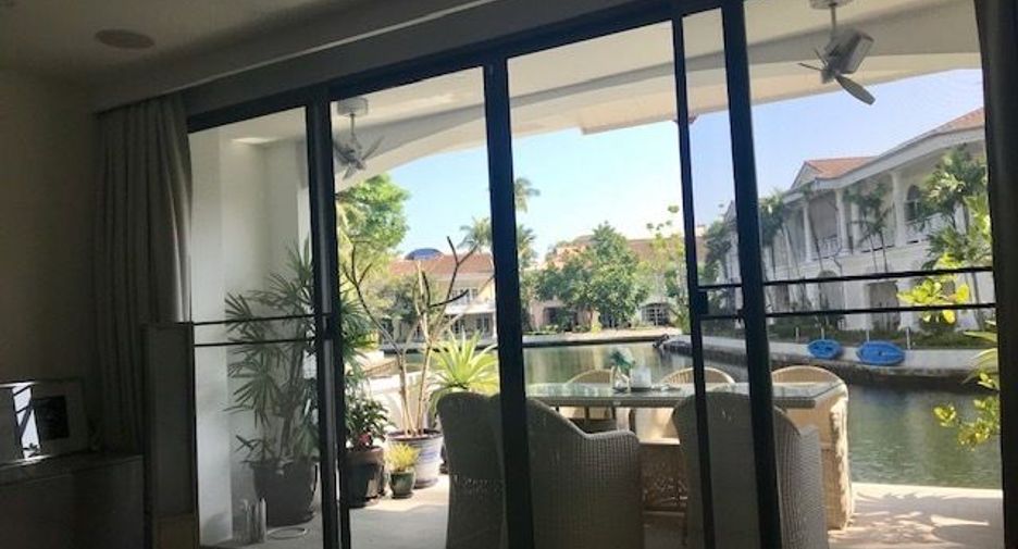 For sale 3 bedrooms townhouse in Mueang Phuket, Phuket