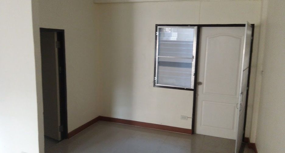 For rent 3 bedrooms townhouse in Mueang Chiang Mai, Chiang Mai