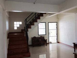 Casa adosada en alquiler de 3 habitaciones en Mueang Chiang Mai, Chiang Mai