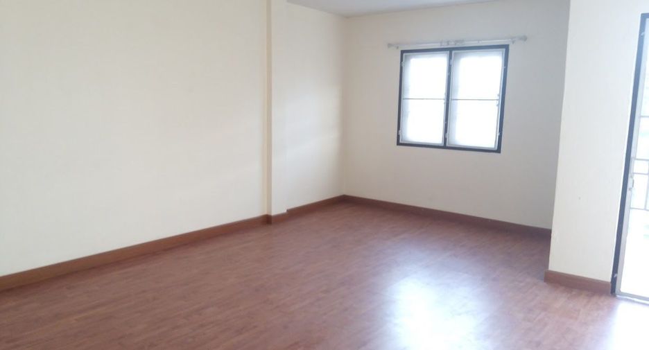 For rent 3 bedrooms townhouse in Mueang Chiang Mai, Chiang Mai