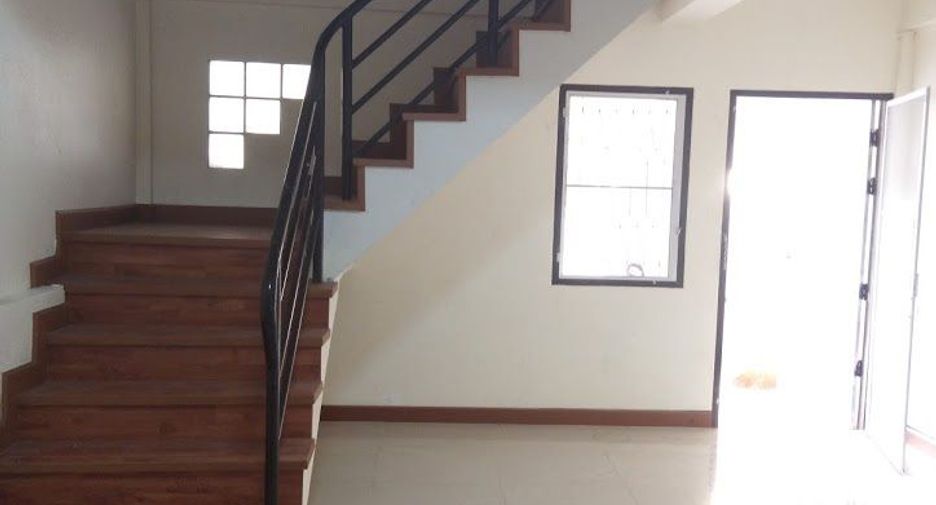 For rent 3 bedrooms townhouse in Mueang Chiang Mai, Chiang Mai