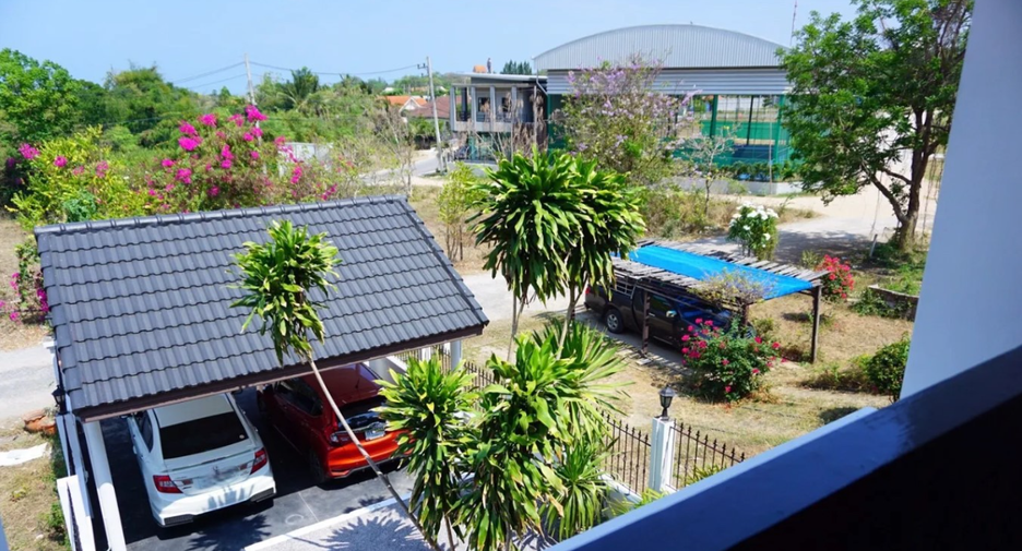 For rent 3 bedrooms townhouse in Hua Hin, Prachuap Khiri Khan