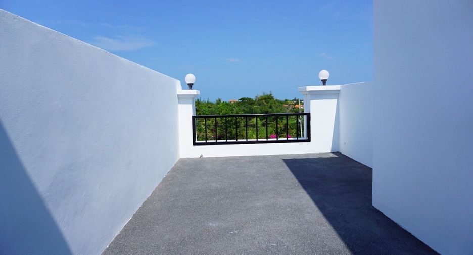 For rent 3 bedrooms townhouse in Hua Hin, Prachuap Khiri Khan