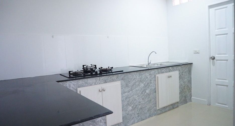 For rent 3 bedrooms townhouse in Hua Hin, Prachuap Khiri Khan