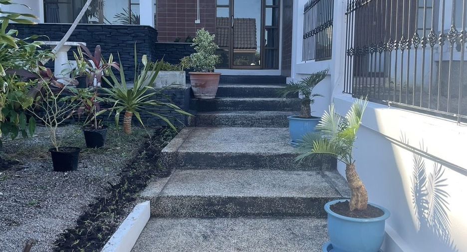 For rent 3 bedrooms townhouse in Hua Hin, Prachuap Khiri Khan
