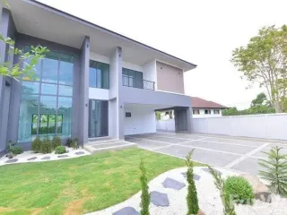 For sale 3 bedrooms house in Mueang Surat Thani, Surat Thani