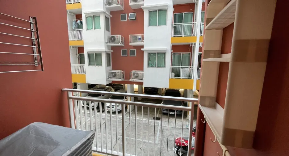 For sale studio condo in Bang Na, Bangkok