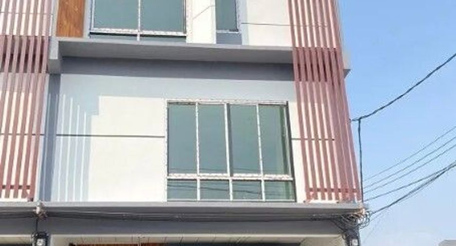 For sale and for rent 4 bedrooms townhouse in Bang Khae, Bangkok
