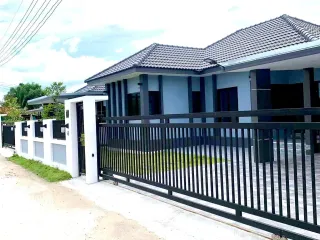 À louer 3 chambres maison à Saraphi, Chiang Mai