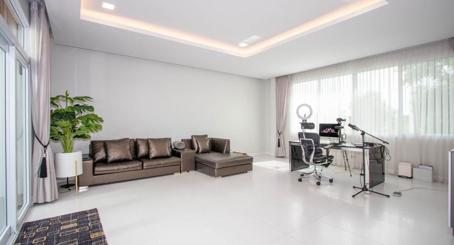 For sale 5 bedrooms house in Mueang Chiang Mai, Chiang Mai