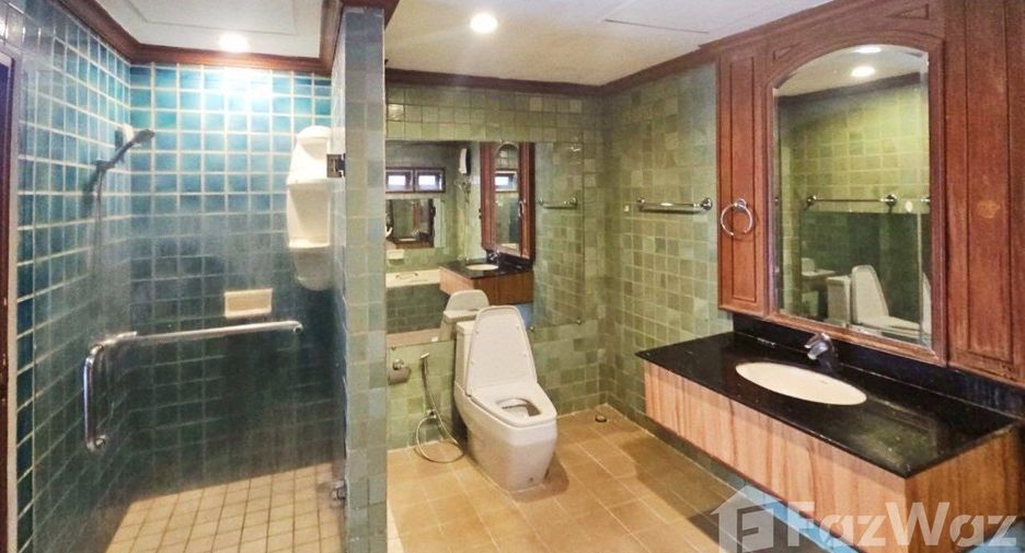 For sale 4 bedrooms house in Yan Nawa, Bangkok
