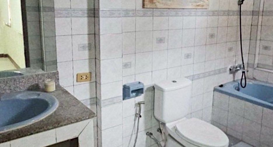 For sale 4 bedrooms house in Yan Nawa, Bangkok