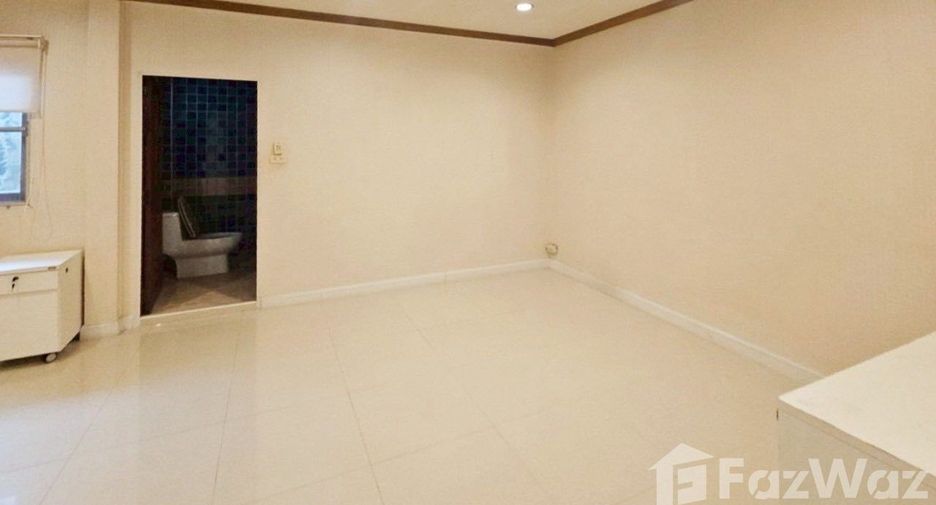 Casa en venta de 4 habitaciones en Yan Nawa, Bangkok