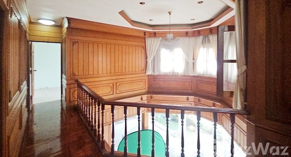 Casa en venta de 4 habitaciones en Yan Nawa, Bangkok