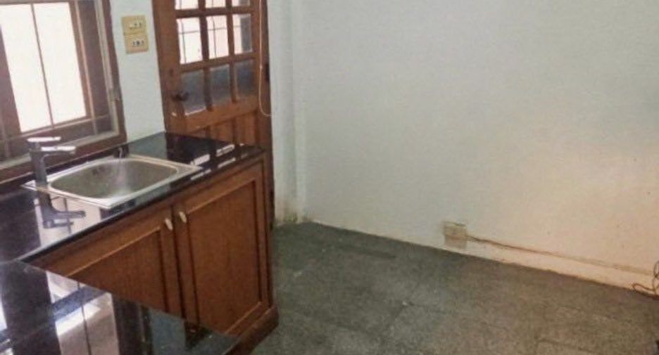 For sale 4 bedrooms house in Yan Nawa, Bangkok