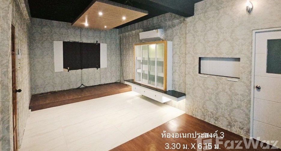 Casa en venta de 4 habitaciones en Yan Nawa, Bangkok