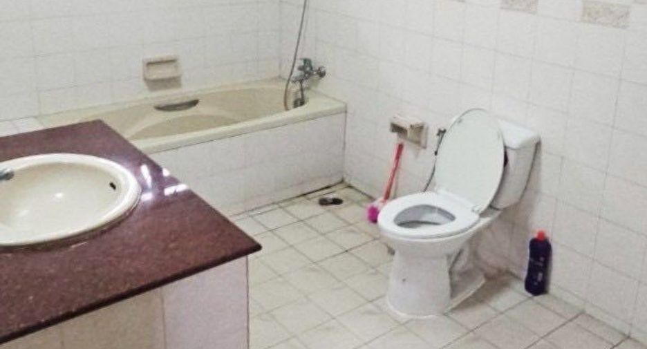 Casa en venta de 4 habitaciones en Yan Nawa, Bangkok