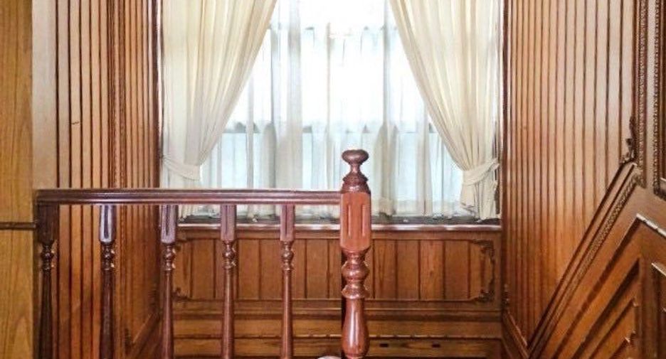 Casa en venta de 4 habitaciones en Yan Nawa, Bangkok