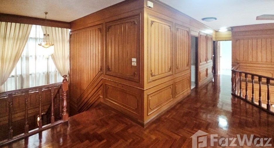 Casa en venta de 4 habitaciones en Yan Nawa, Bangkok