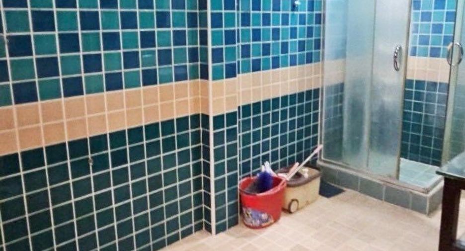 For sale 4 bedrooms house in Yan Nawa, Bangkok