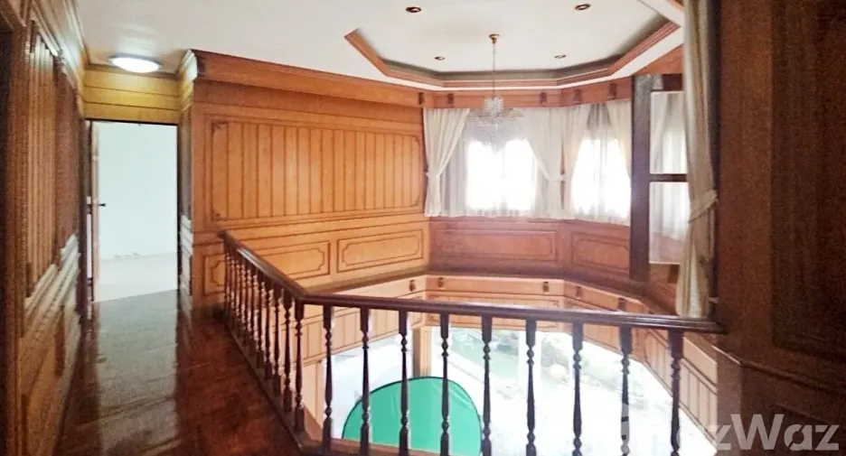 For sale 4 bedrooms house in Yan Nawa, Bangkok