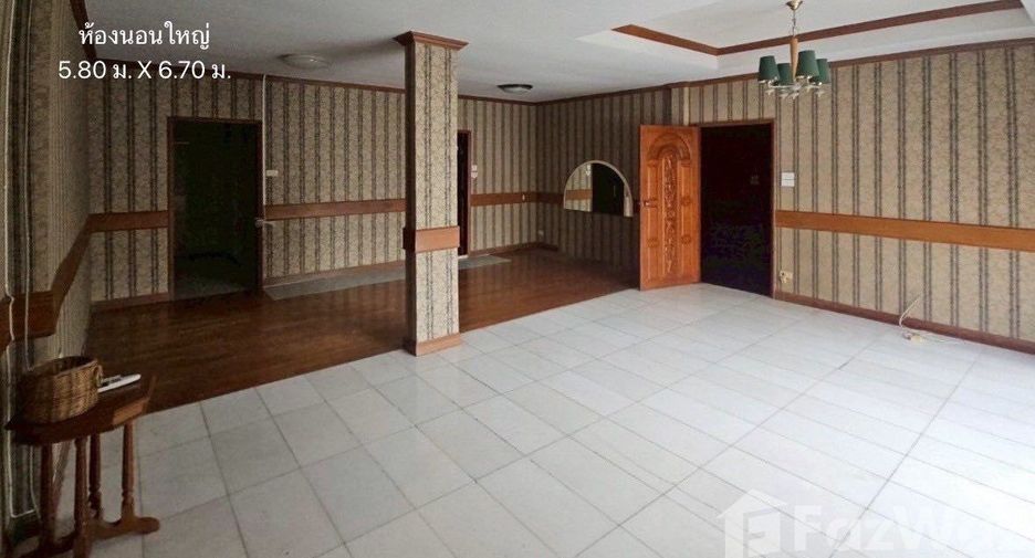 Casa en venta de 4 habitaciones en Yan Nawa, Bangkok