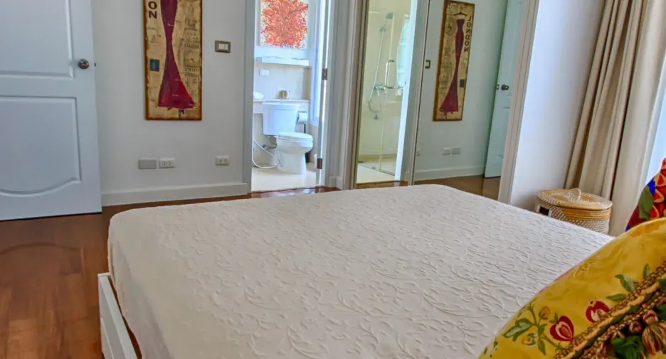 For sale 3 bedrooms condo in Khlong Toei, Bangkok