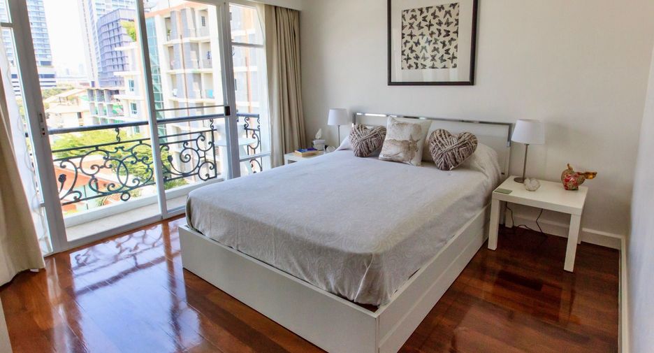 For sale 3 bedrooms condo in Khlong Toei, Bangkok