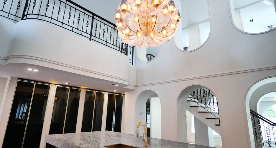 Villa en venta y en alquiler de 7 habitaciones en Mueang Samut Prakan, Samut Prakan