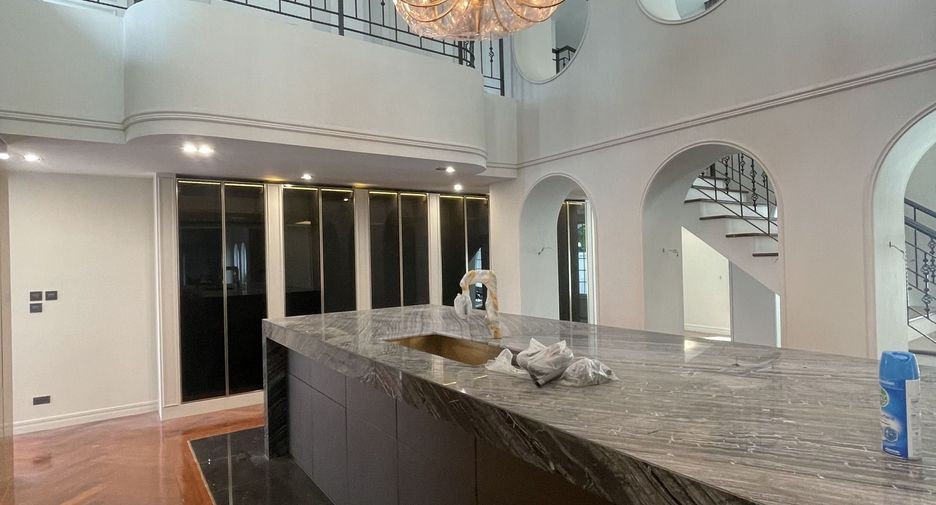 Villa en venta y en alquiler de 7 habitaciones en Mueang Samut Prakan, Samut Prakan
