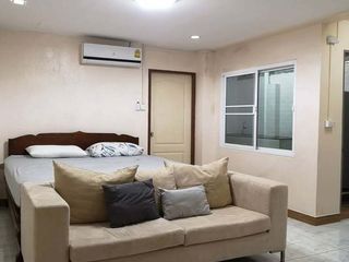 Casa adosada en venta de 14 habitaciones en Bang Na, Bangkok