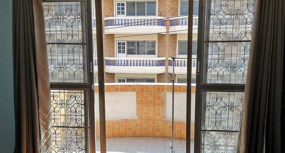 Casa adosada en venta de 14 habitaciones en Bang Na, Bangkok