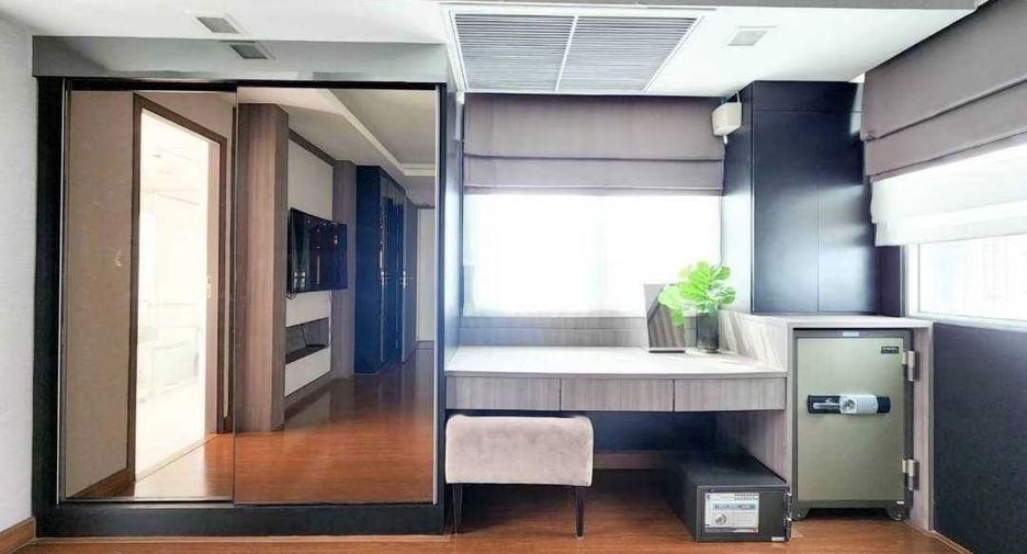 For sale and for rent 3 bedrooms condo in Khlong Toei, Bangkok