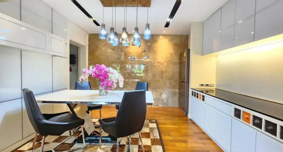 For sale and for rent 3 bedrooms condo in Sathon, Bangkok