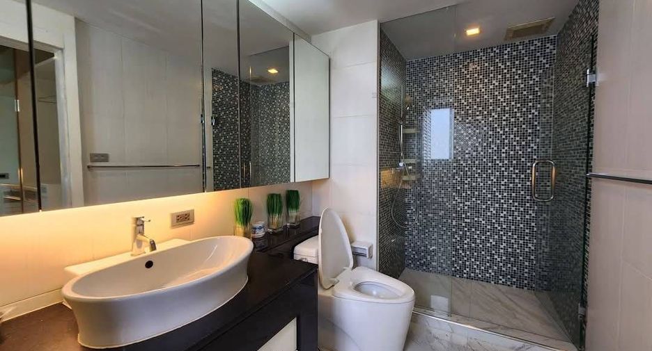 For sale and for rent 3 bedrooms condo in Sathon, Bangkok