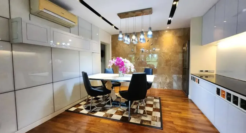 For sale and for rent 3 bedrooms condo in Sathon, Bangkok
